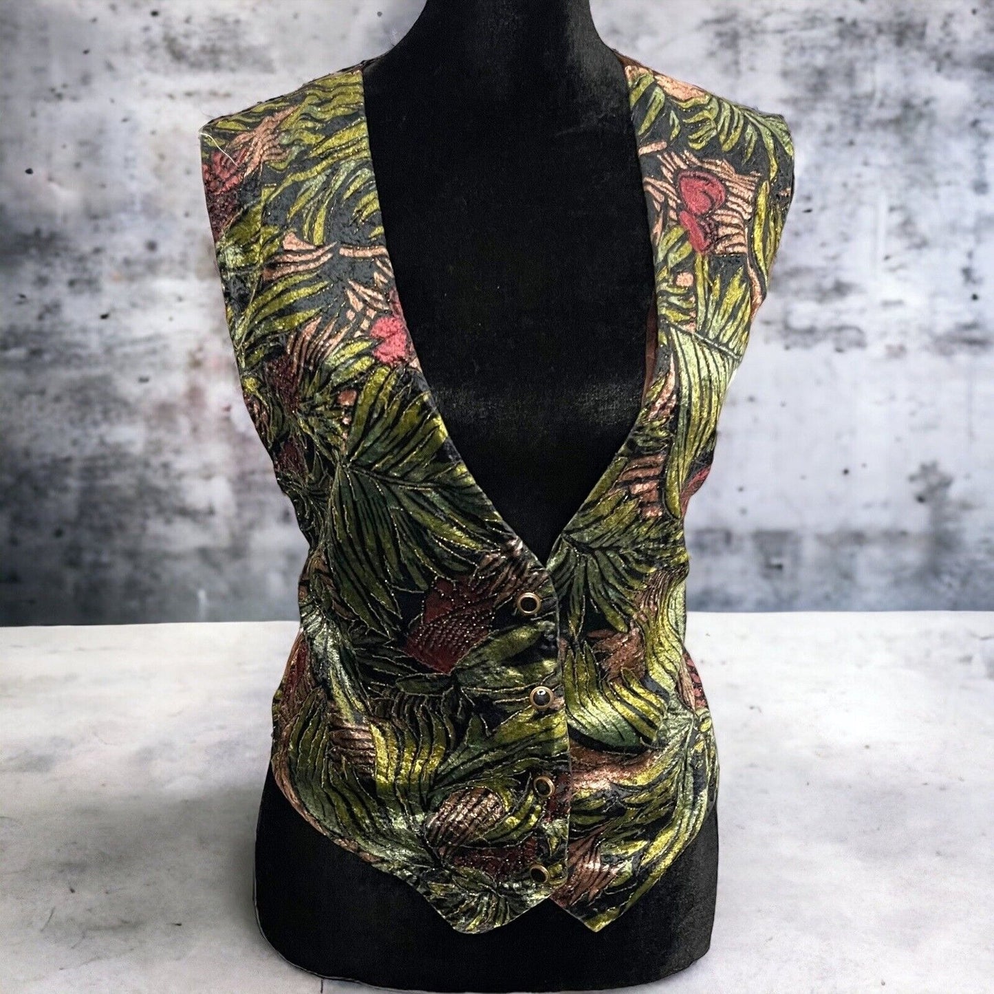 Vintage Flame Women's Multicolored Vest Size Medium Velvet Button Front Floral