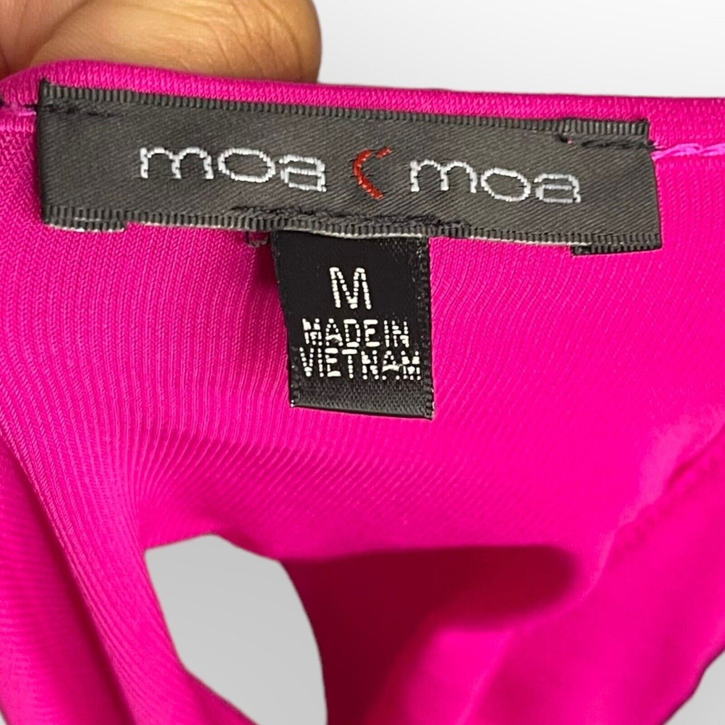 Moa Moa Women's Pink Sleeveless Blouse Size Medium Chain Rhinestone Neck Stretch