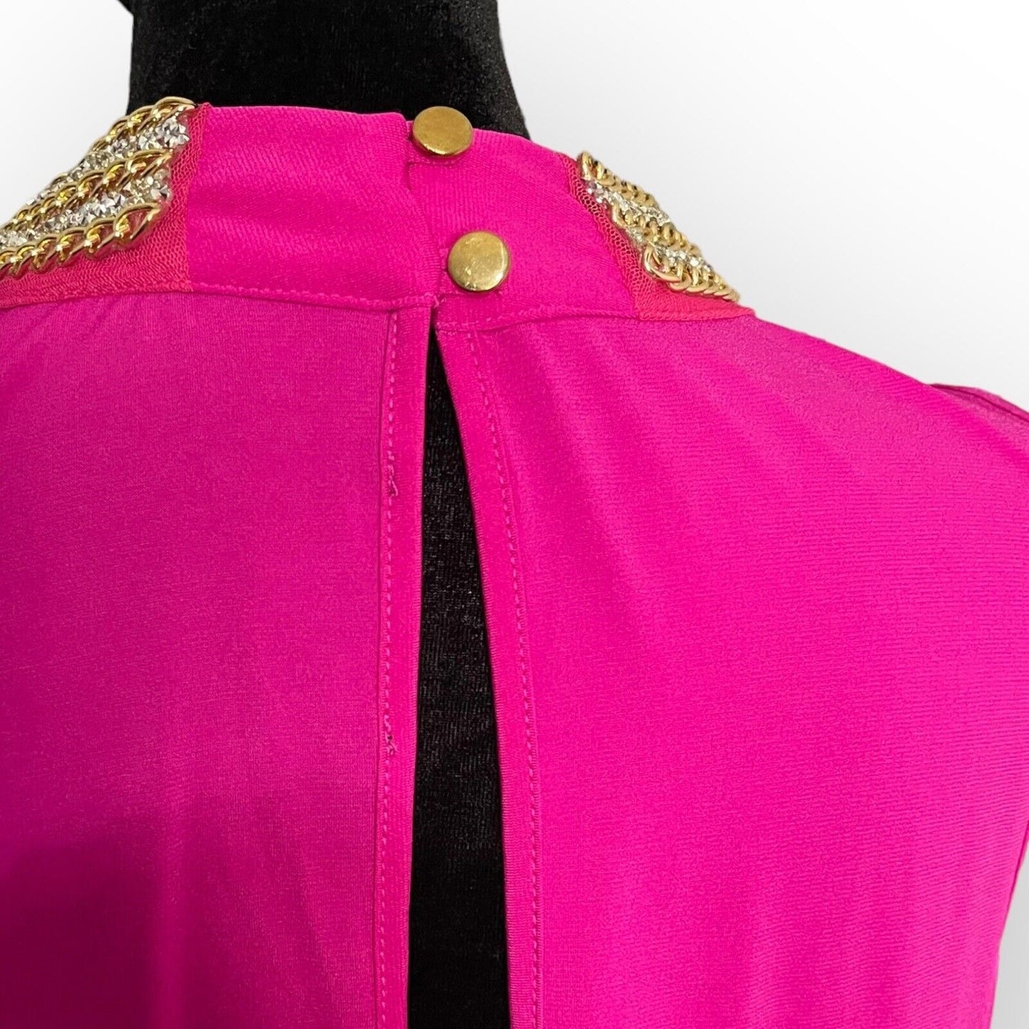 Moa Moa Women's Pink Sleeveless Blouse Size Medium Chain Rhinestone Neck Stretch